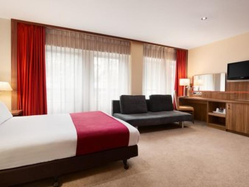 Ramada - Heathrow East Hotel 3*