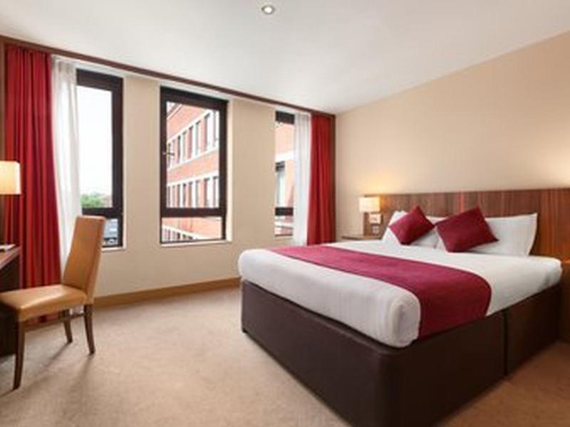 Ramada - Heathrow East Hotel