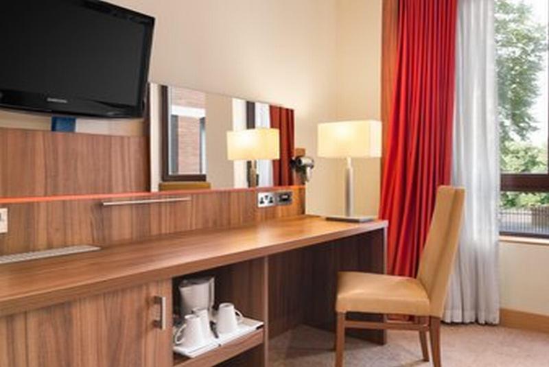Ramada - Heathrow East Hotel 3*