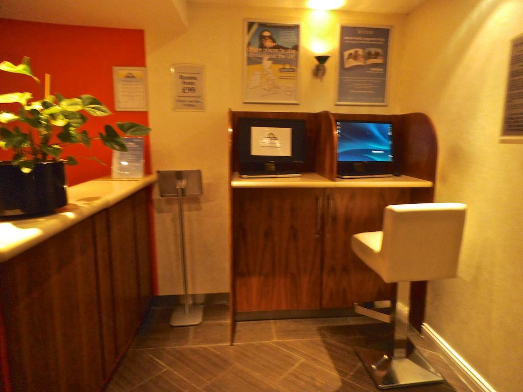 Ramada - Heathrow East Hotel 3*